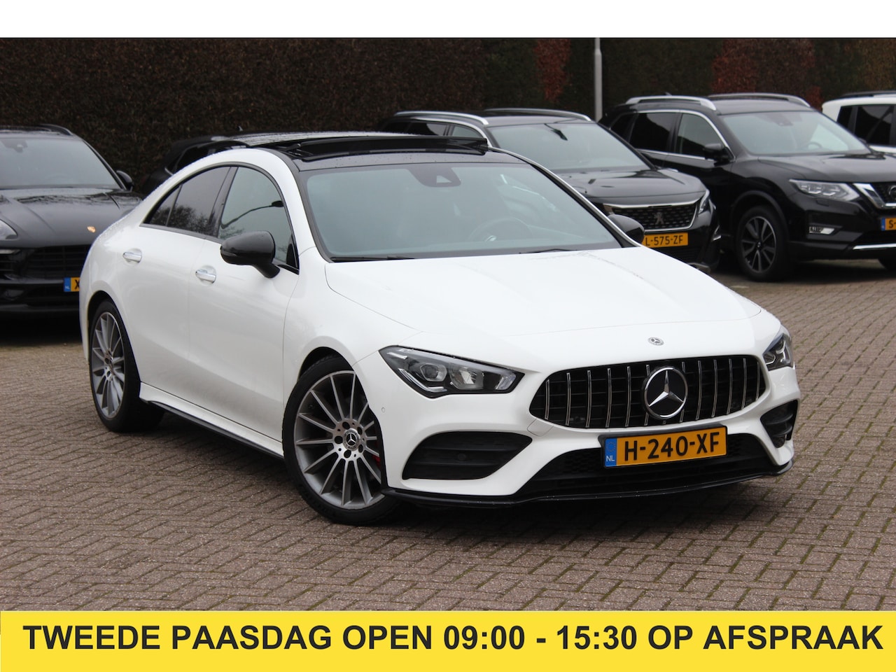 Mercedes-Benz CLA-Klasse - 200 Business Solution AMG / Panoramadak / Camera / Sfeerverlichting / 18'' / Leder&Alcanta - AutoWereld.nl