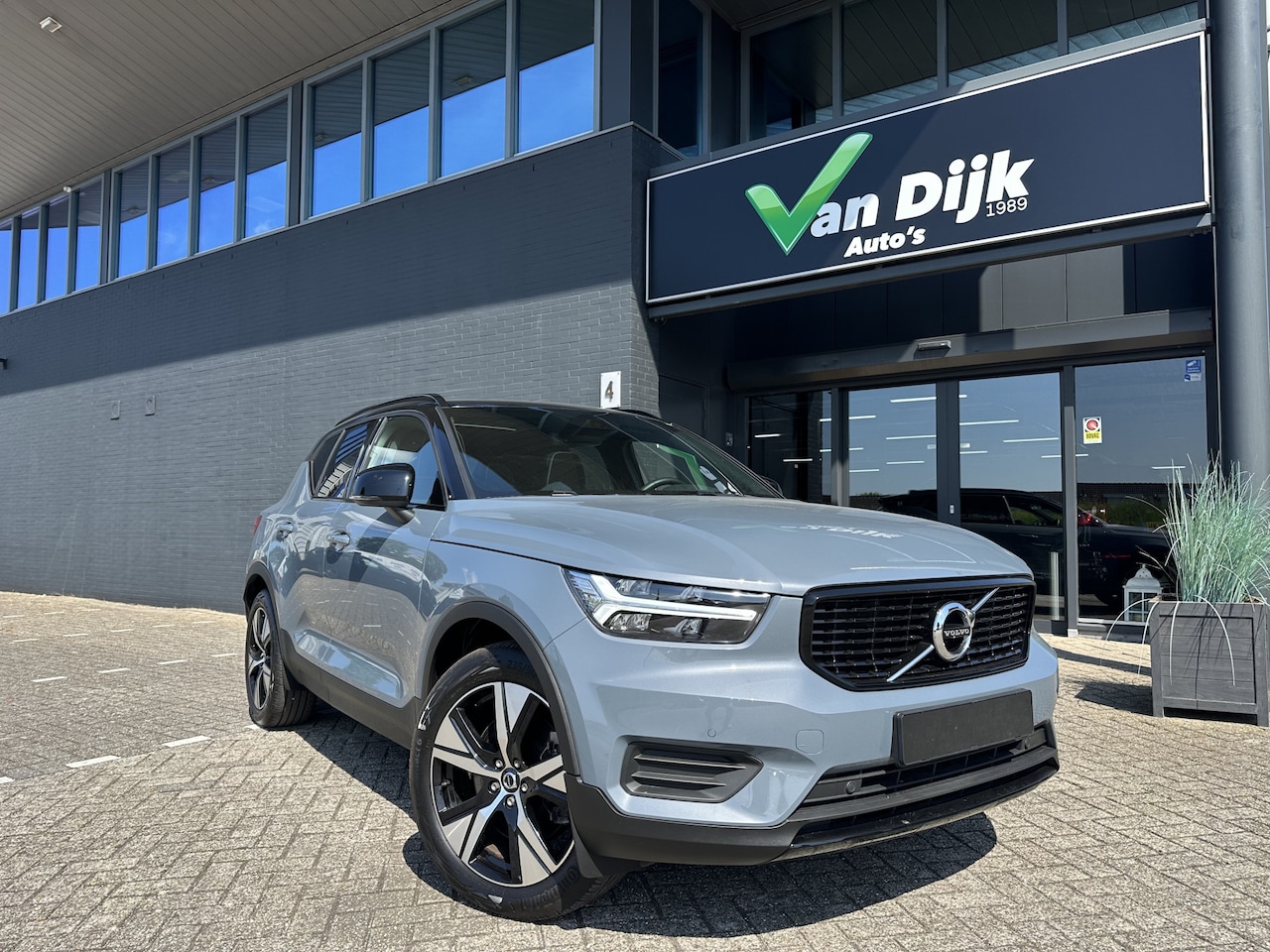 Volvo XC40 - 1.5 T4 Recharge R-Design 1.5 T4 Recharge R-Design - AutoWereld.nl