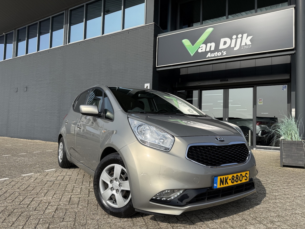 Kia Venga - 1.6 CVVT Navi Camera Cruise Contr. - AutoWereld.nl