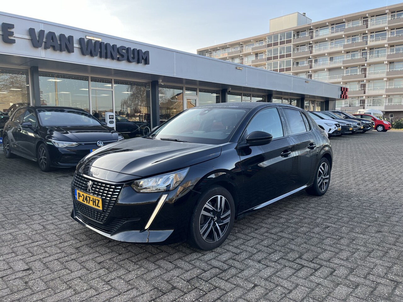 Peugeot 208 - 1.2 PureTech 100PK Allure Cruise Klima Applecarplay Lmv Pdc Navi Nap - AutoWereld.nl