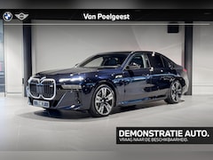 BMW 7-serie - M760e xDrive | Sky Lounge | Iconic Glow | Stoelventilatie | Connoisseur Pack |