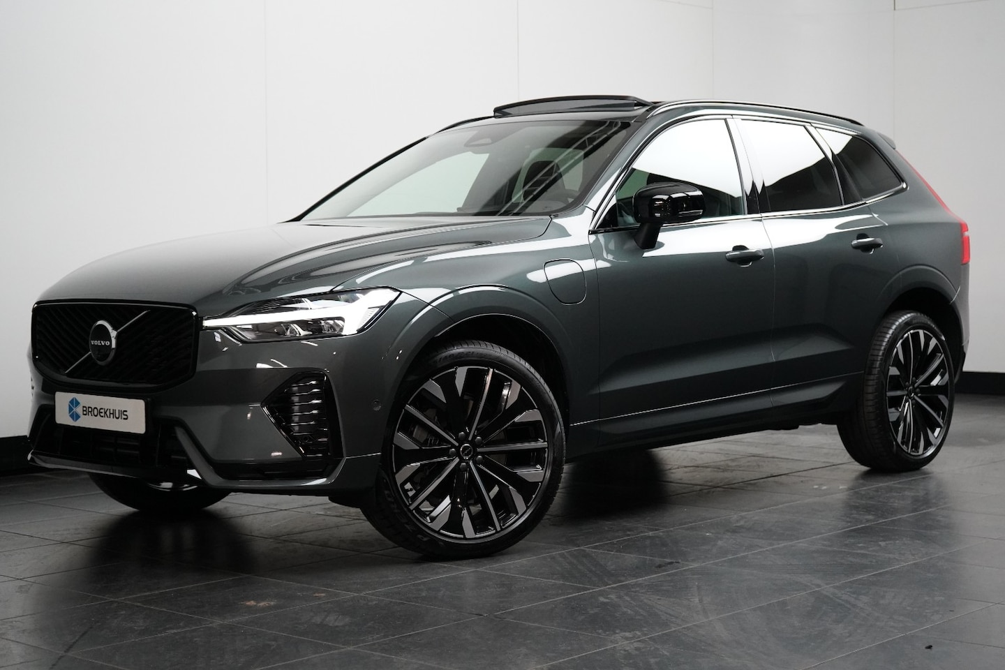 Volvo XC60 - T6 350PK Plus Dark | Massage | HUD | Panoramadak | HK Audio | 360 - AutoWereld.nl