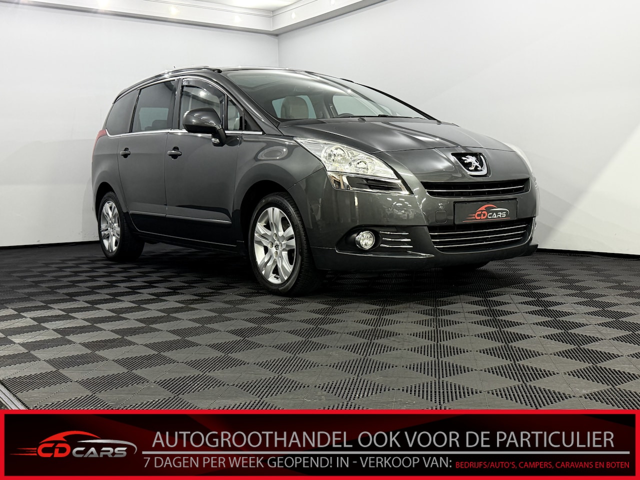 Peugeot 5008 - 1.6 THP Blue Lease Executive 7p. Panoramadak, Leder, Navi, Parkeersensoren, Head-up displa - AutoWereld.nl