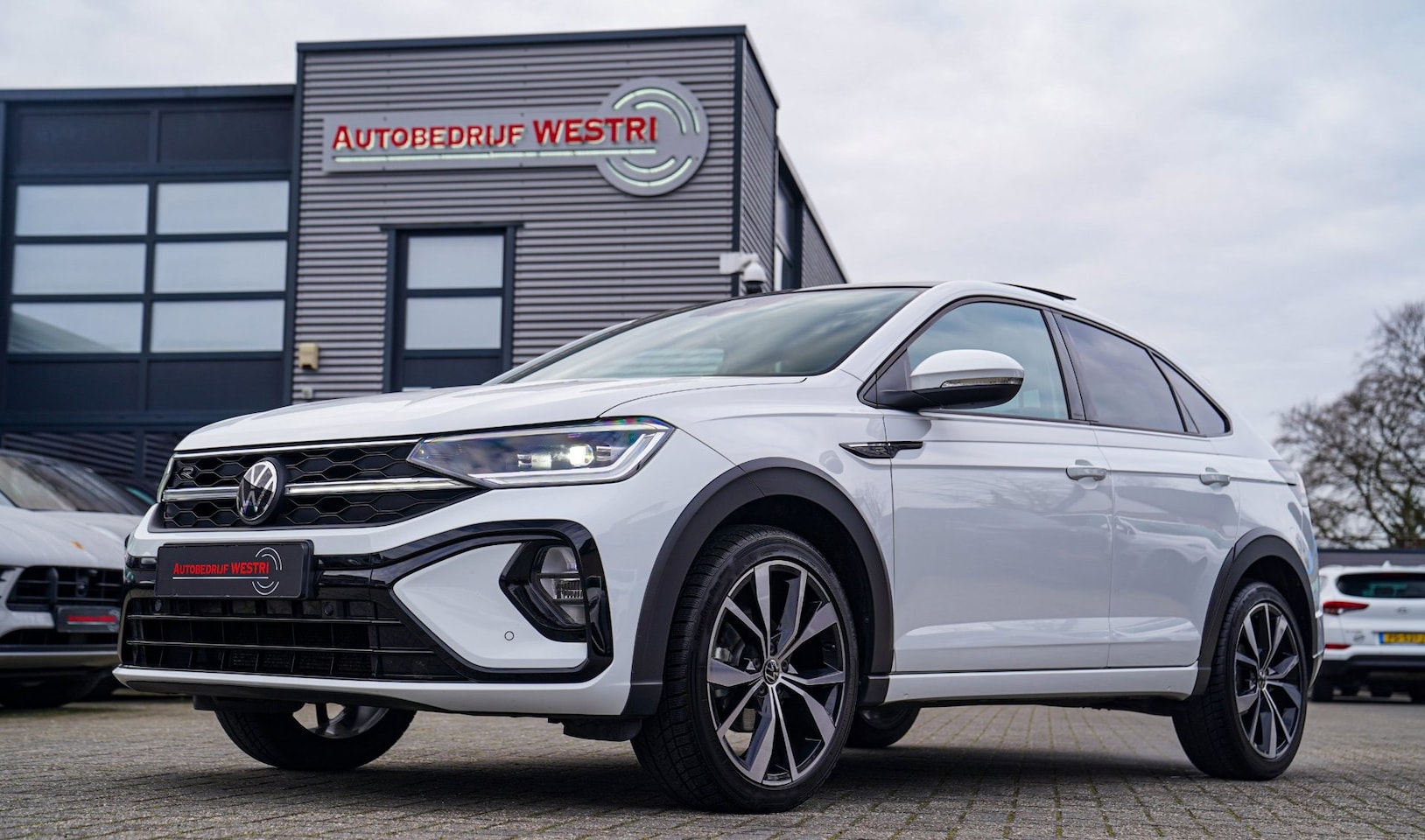 Volkswagen Taigo - 1.0 TSI R-Line Business | Panorama | Stoelverwarming | Camera | Lane Assist | Digital dash - AutoWereld.nl