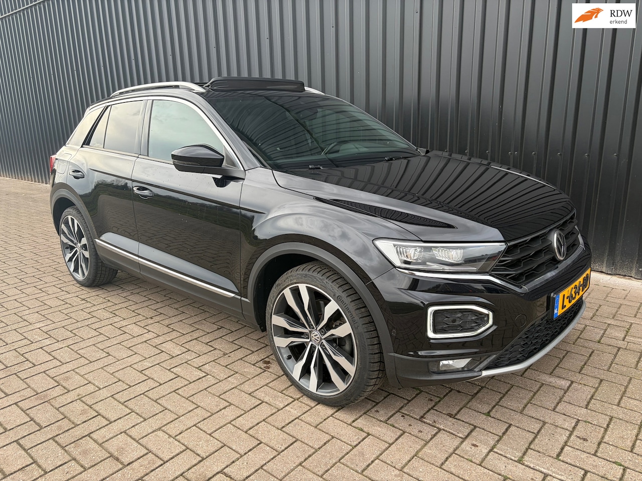 Volkswagen T-Roc - 2.0 TSI 4Motion Sport PANO - AutoWereld.nl