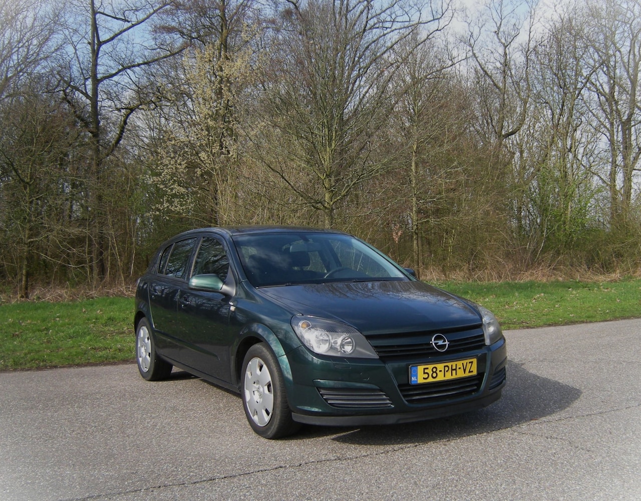 Opel Astra - 1.6 Enjoy . 5 Deurs . Airco . Trekhaak . enz - AutoWereld.nl