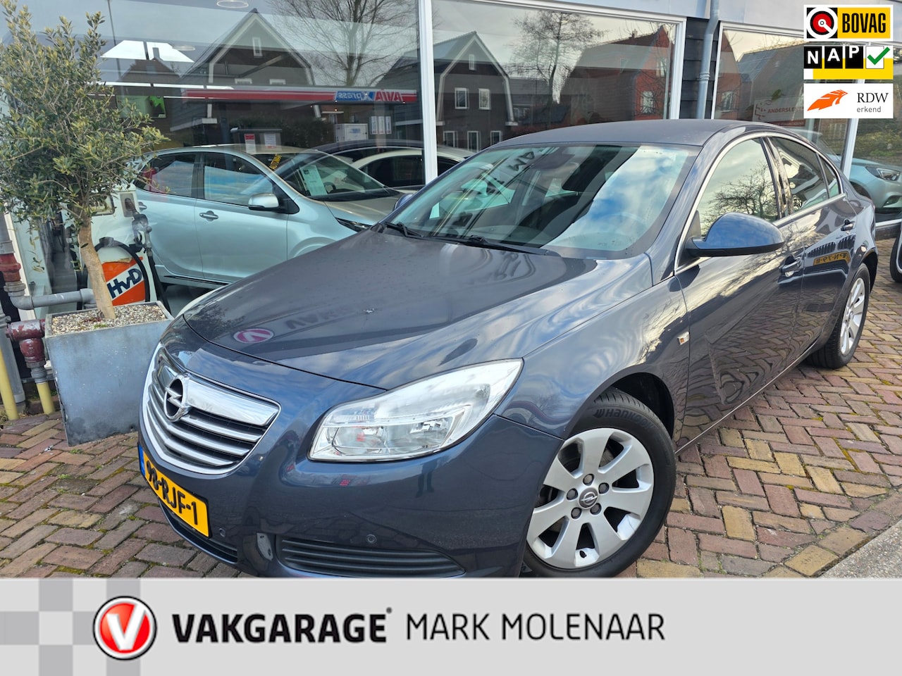 Opel Insignia - 1.6 T Edition 1.6 T Edition,sterke motor,navi,telefoon,pdc - AutoWereld.nl