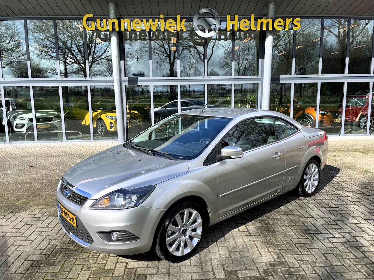 Ford Focus Coupé-Cabriolet - 2.0 Limited | AUTOMAAT | AIRCO | CRUISE | LEDER | NAVI | PDC | STOELVERW. | TREKHAAK - AutoWereld.nl