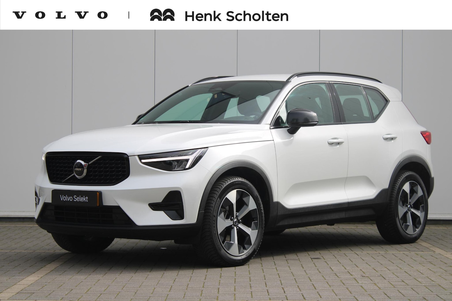 Volvo XC40 - B4 Plus Dark | Trekhaak | Verwarmbare voorstoelen en stuurwiel | Premium audio by Harman K - AutoWereld.nl
