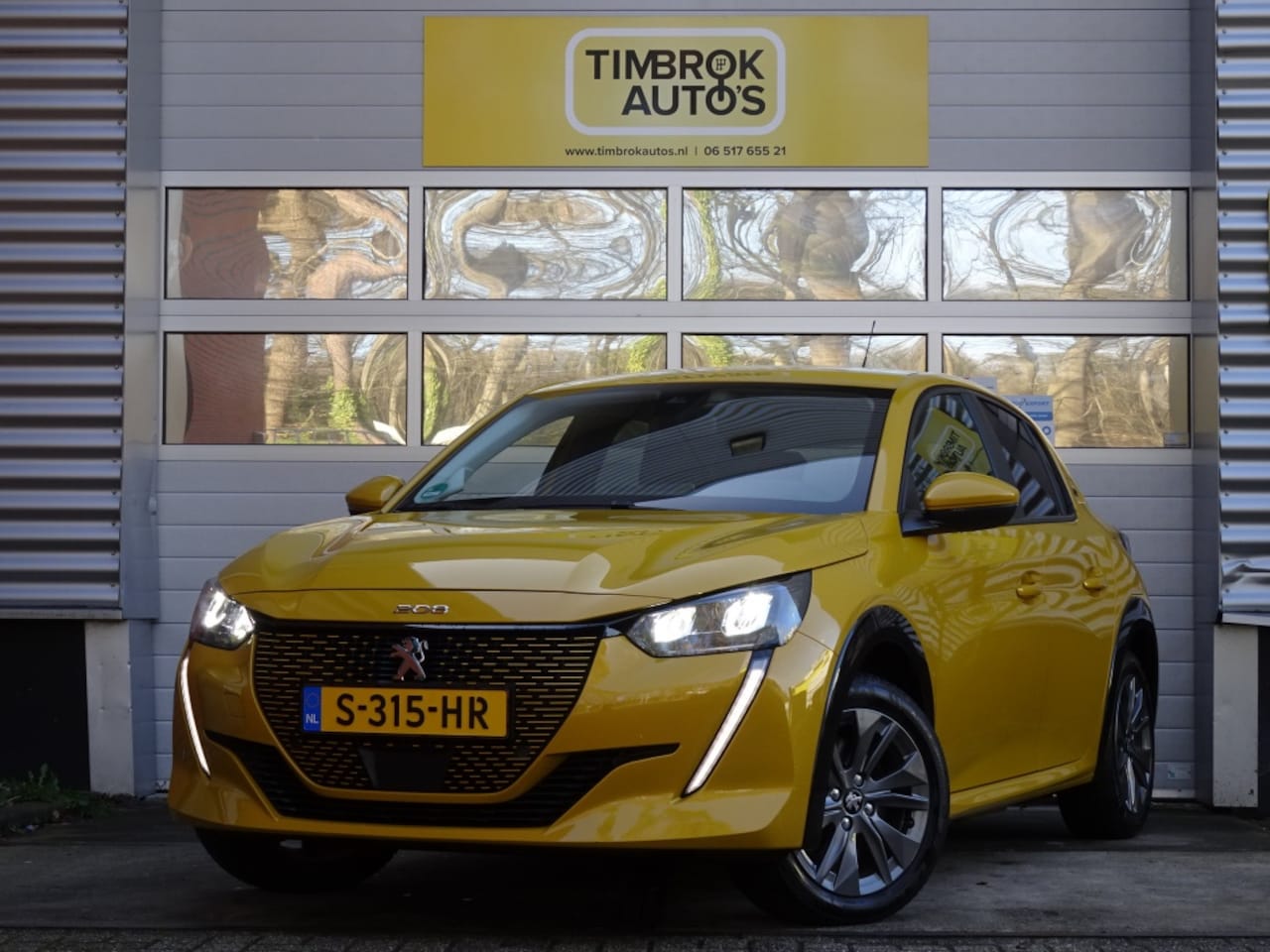 Peugeot e-208 - 50kW *2 sets wielen/Stoelverw/Carplay/Dealer-OH/3-fase* - AutoWereld.nl