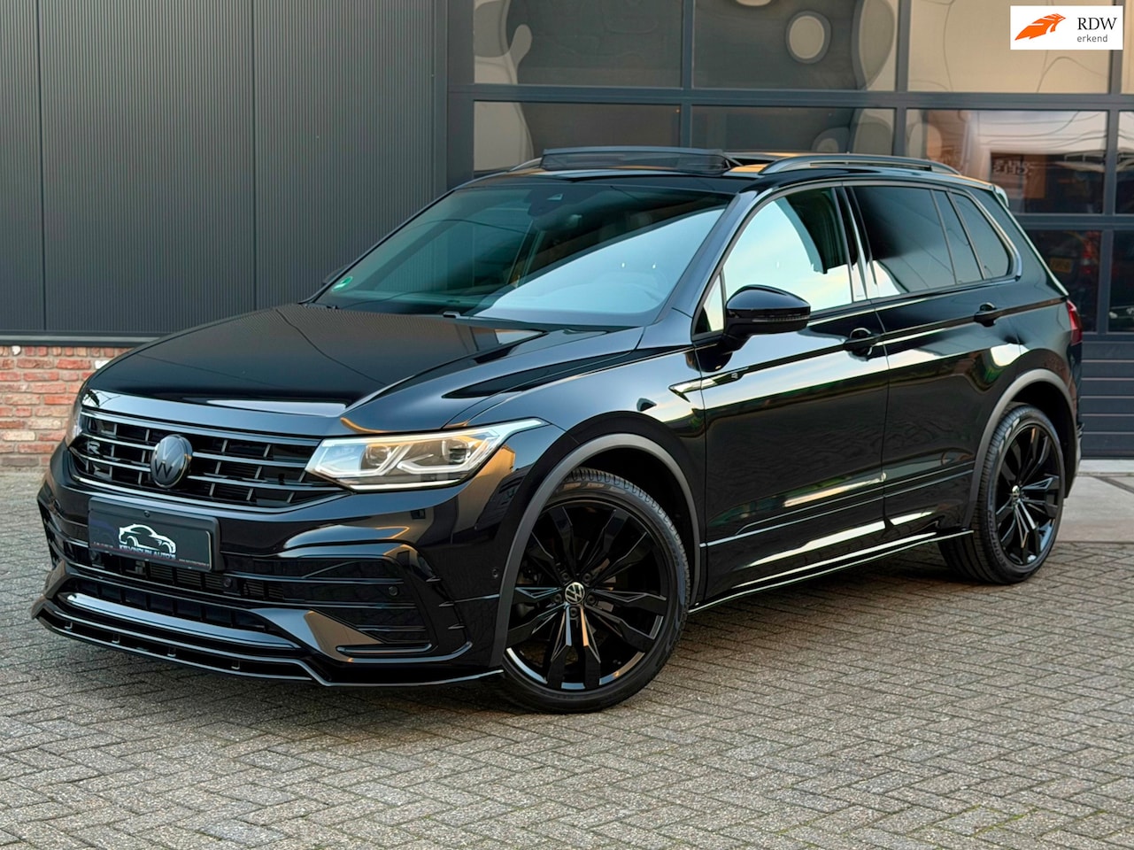 Volkswagen Tiguan - 1.5 TSI R-Line Blackstyle/Pano/Maxon/H&K/Garantie - AutoWereld.nl
