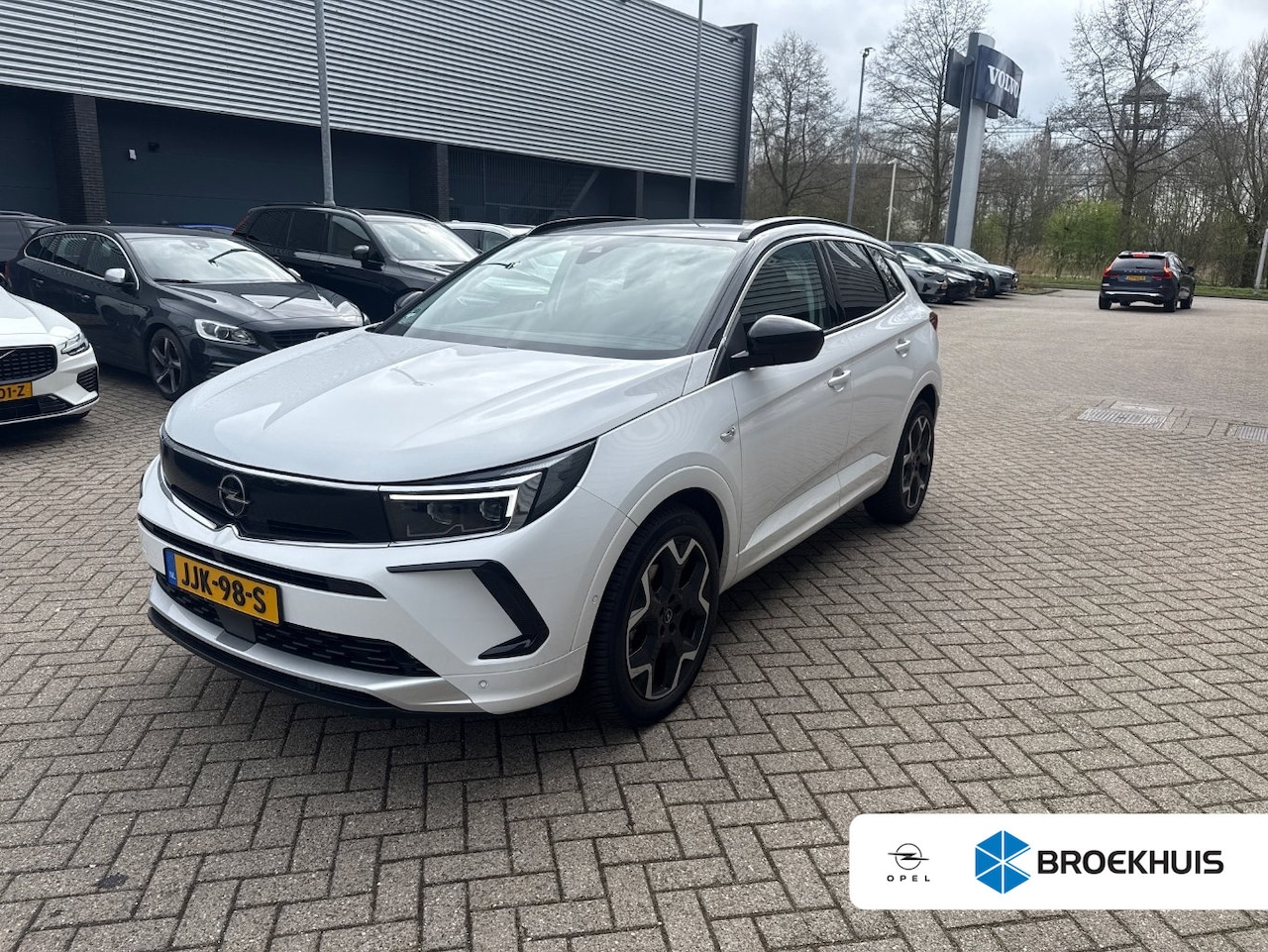 Opel Grandland - 1.2 Turbo Ultimate | Achteruitrijcamera | Alcantara bekleding | Apple Carplay/Android Auto - AutoWereld.nl
