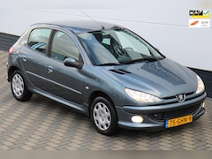 Peugeot 206 - 1.4 1ste eigenaar airco en zelfs nieuwe APK
