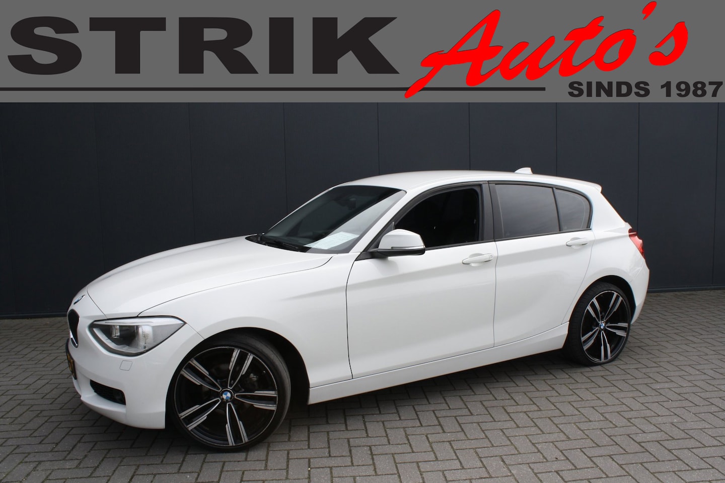 BMW 1-serie - 116d High Executive 5-DEURS - AUTOMAAT -PDC - NAVIGATIE -LEER - AutoWereld.nl
