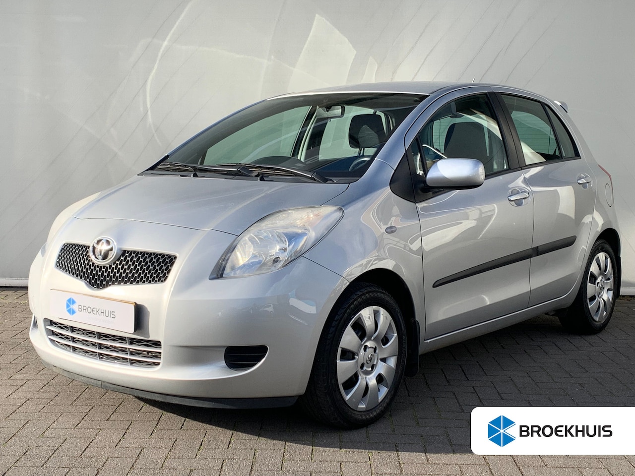 Toyota Yaris - 1.3 VVTi Sol MMT | Uniek ! | Airco | Automaat ! | Trekhaak | Radio | Stuurbekrachtiging | - AutoWereld.nl