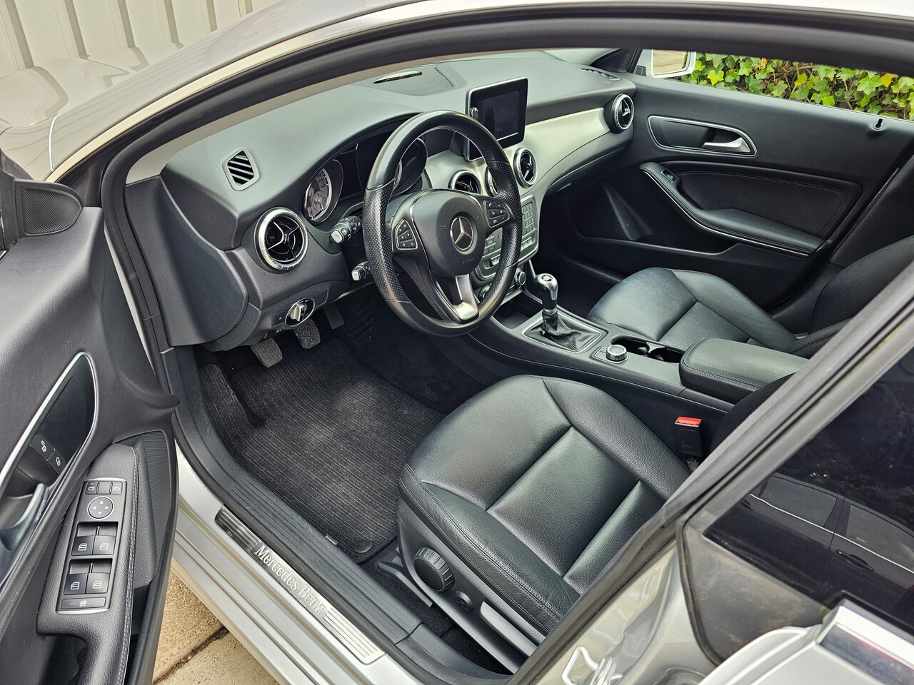 Mercedes-Benz CLA-klasse Shooting Brake - 180 Ambition Dealer onderhouden!