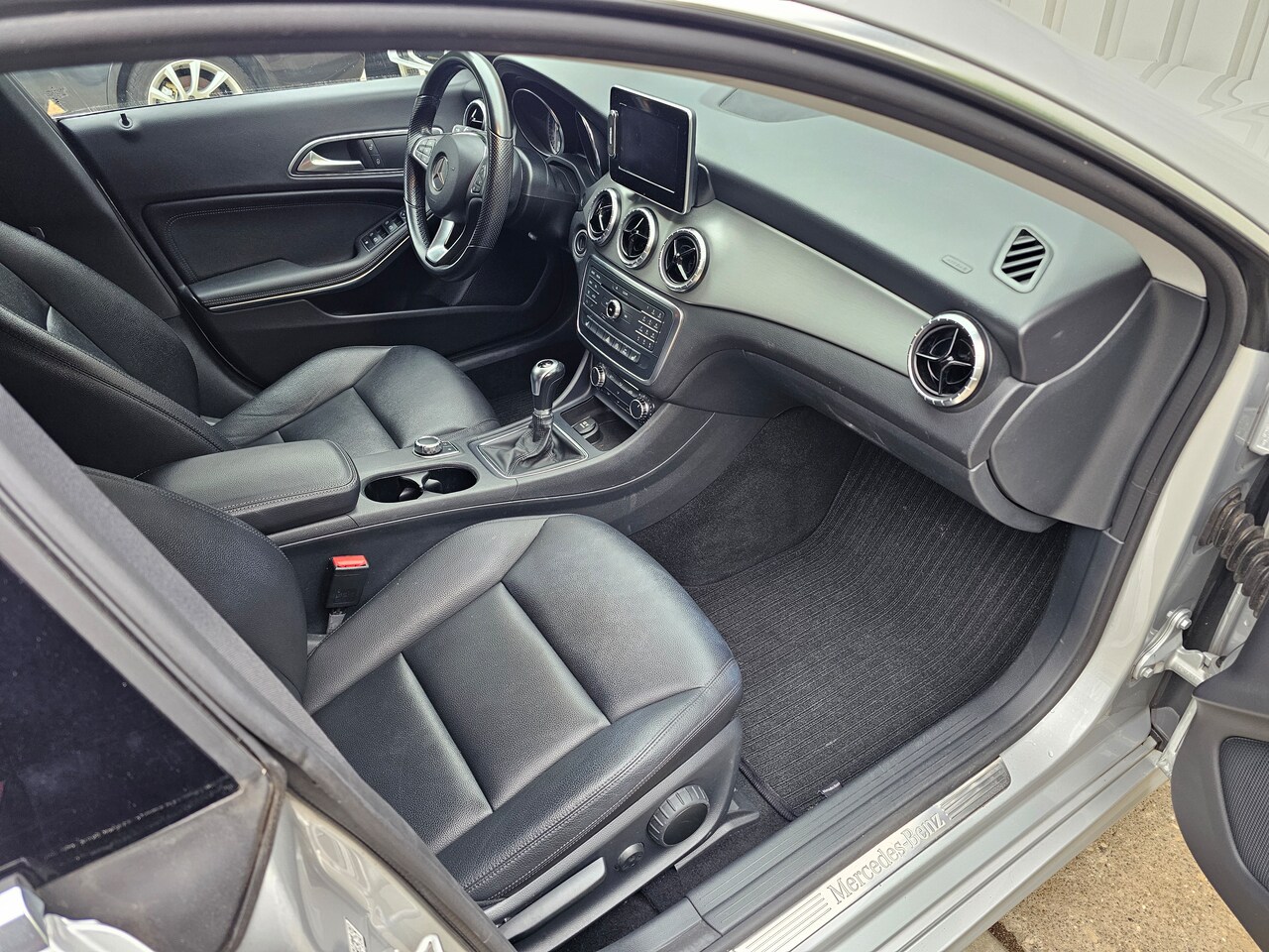 Mercedes-Benz CLA-klasse Shooting Brake - 180 Ambition Dealer onderhouden!