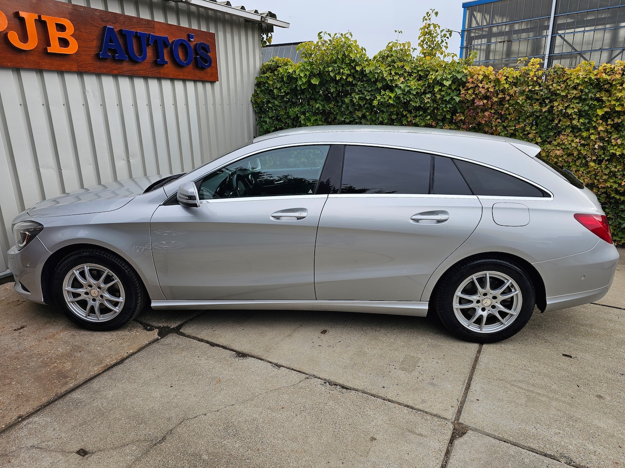 Mercedes-Benz CLA-klasse Shooting Brake - 180 Ambition Dealer onderhouden!