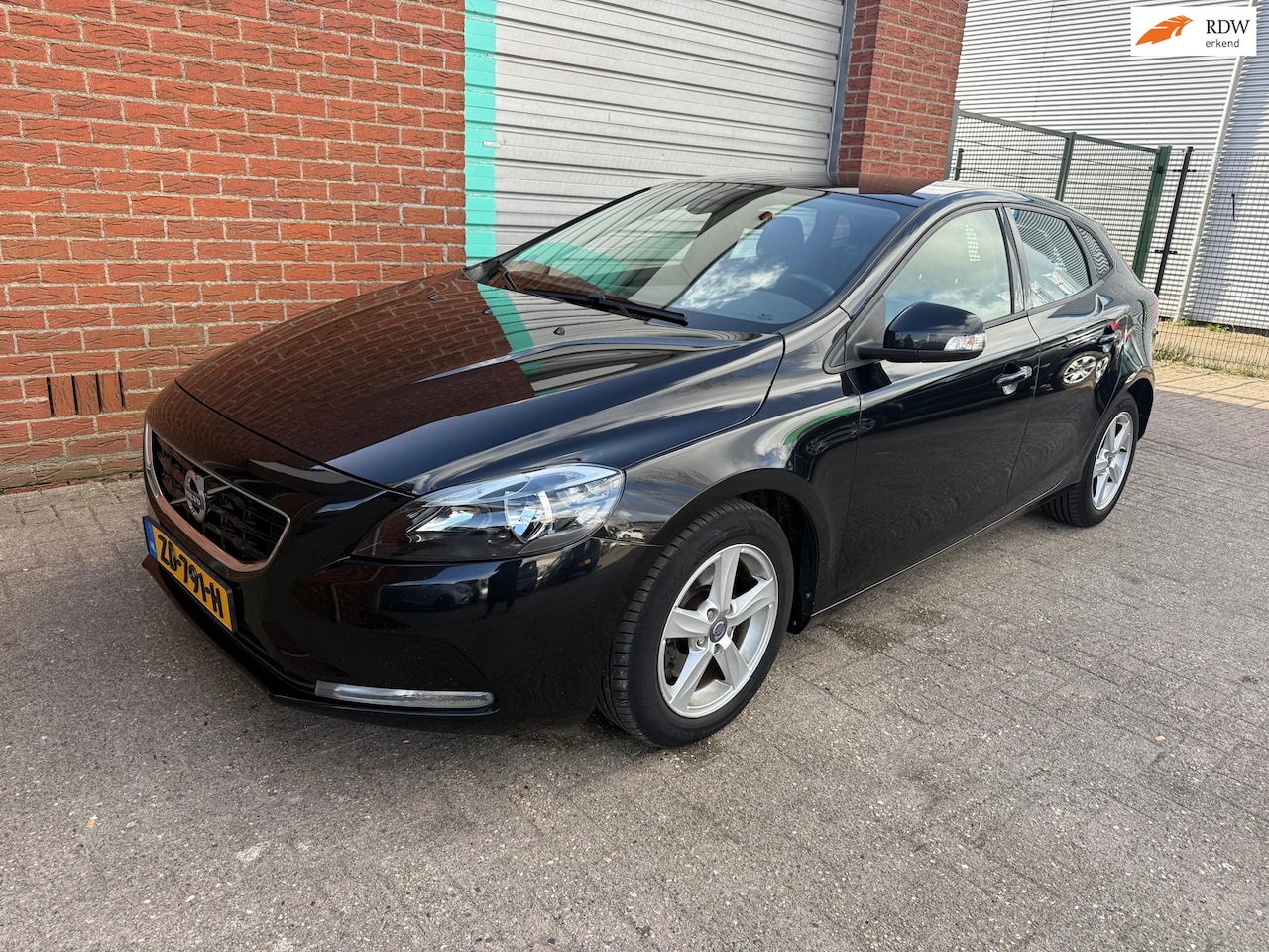 Volvo V40 - 1.6 T3 R-Design Bj:2013 - AutoWereld.nl