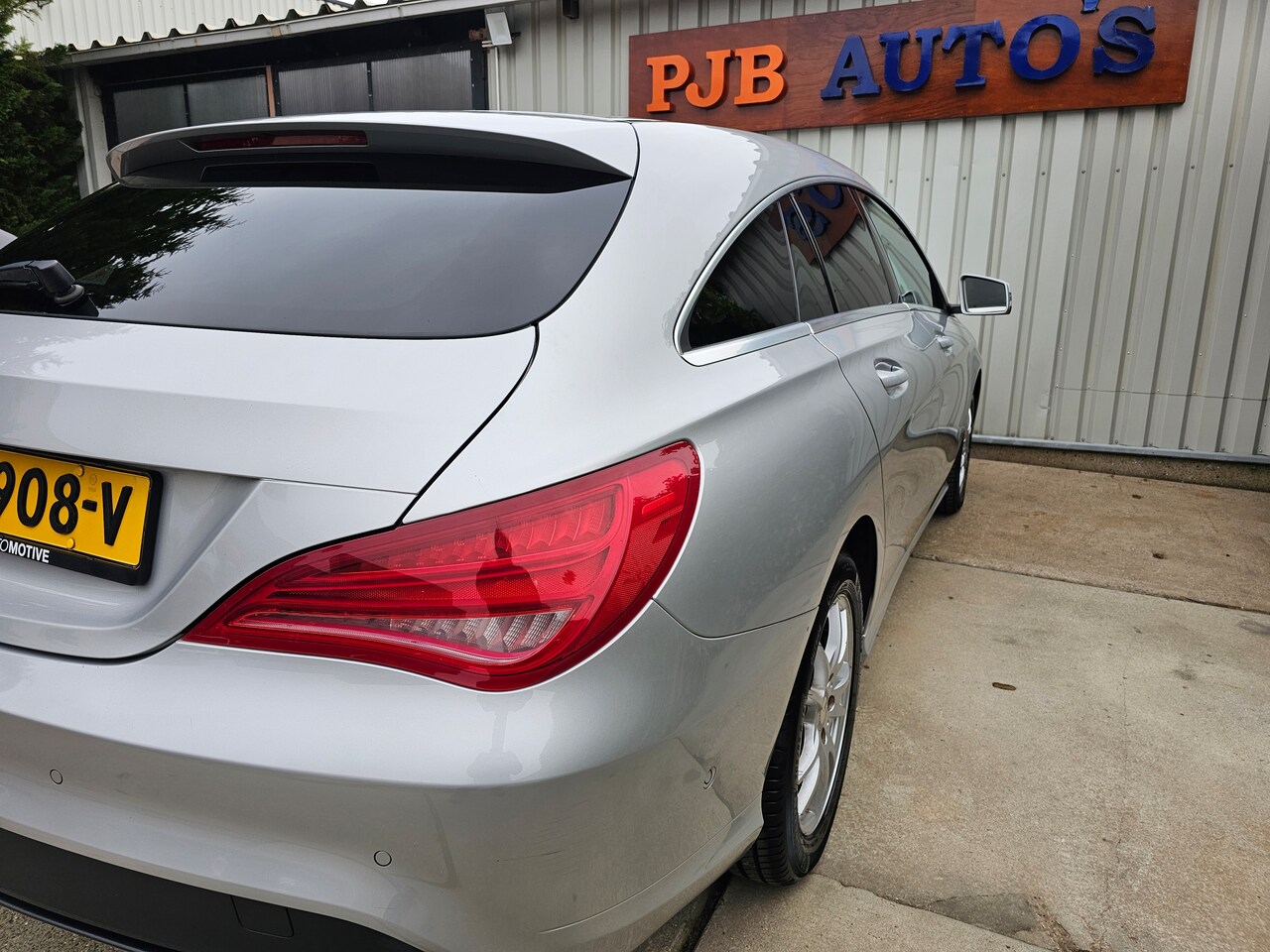 Mercedes-Benz CLA-klasse Shooting Brake - 180 Ambition Dealer onderhouden!