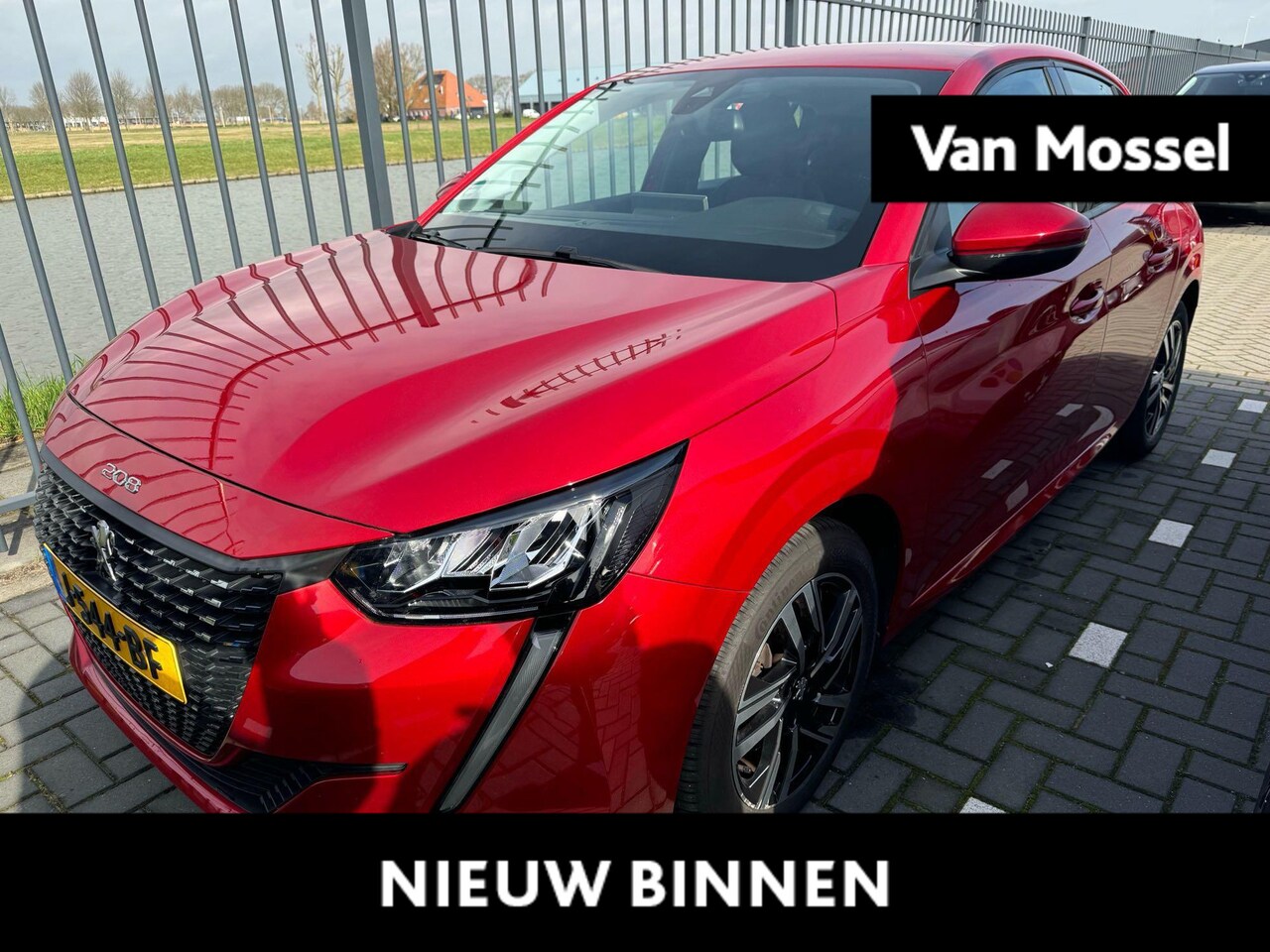 Peugeot 208 - 1.2 PureTech Allure | Navigatie | Apple Carplay/Android Auto | Camera | Trekhaak | 1 eigen - AutoWereld.nl