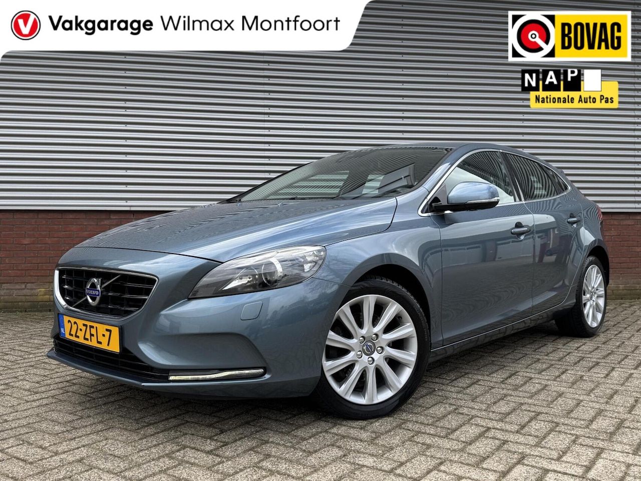 Volvo V40 - 1.6 T4 Summum|Leder|Xenon|Camera|Cruise|Clima| - AutoWereld.nl