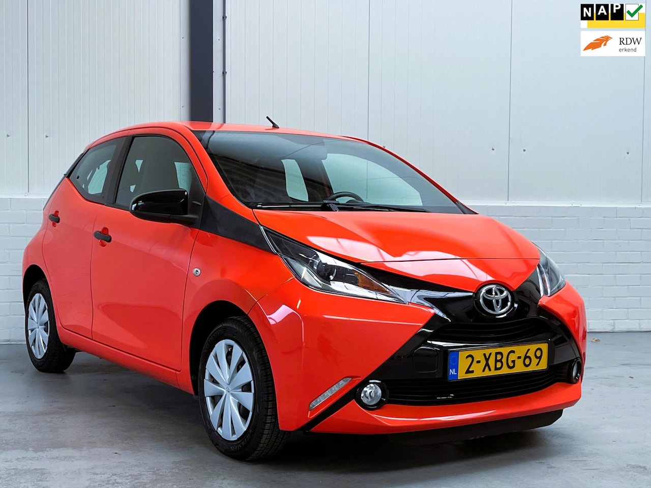 Toyota Aygo - 1.0 VVT-i x-cite|Camera|Navigatie - AutoWereld.nl