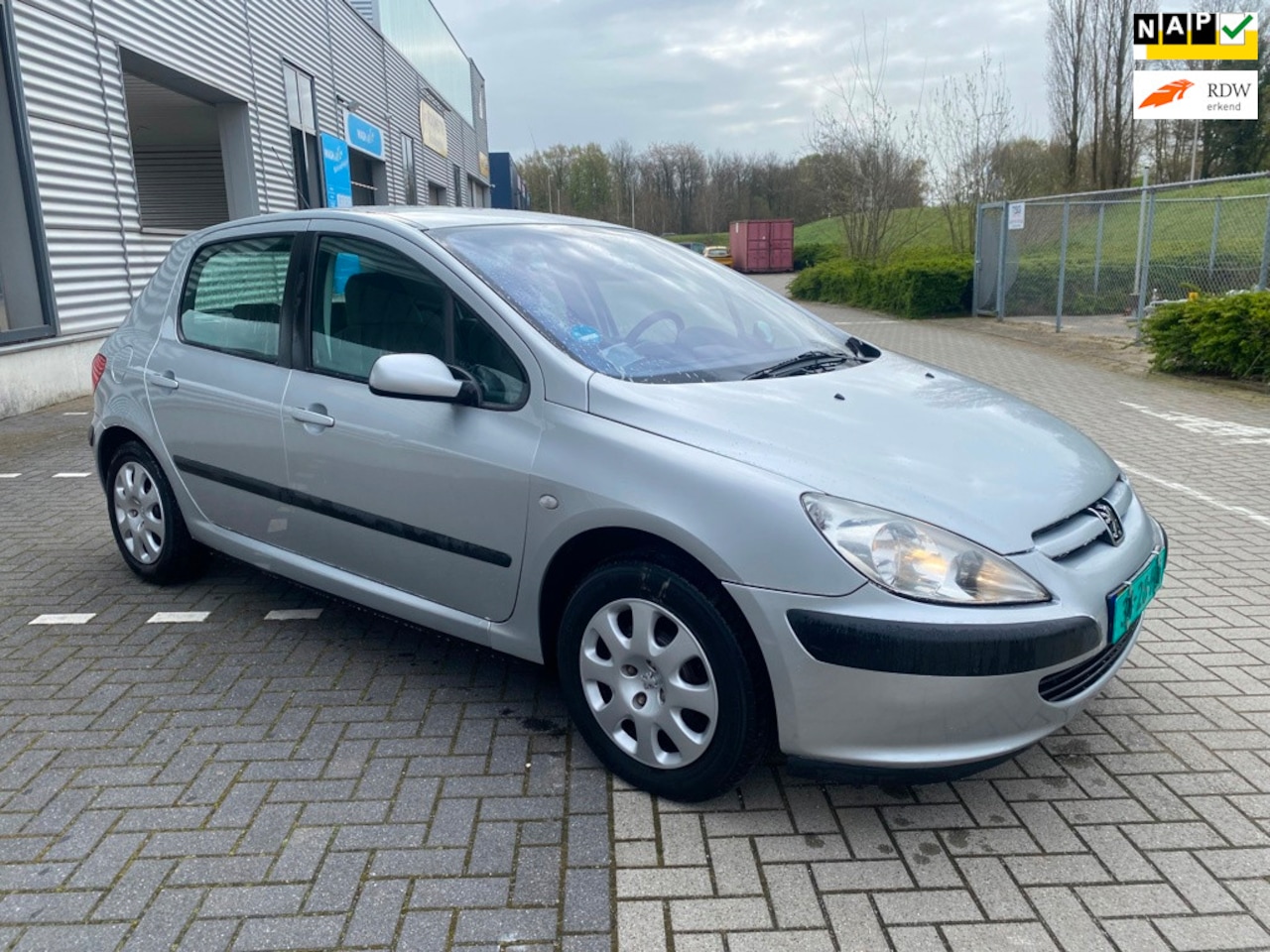 Peugeot 307 - 1.6-16V XT AUTOMAAT ?? 5 deurs topstaat distributie is vervangen ?? apk gekeurd trekhaak, - AutoWereld.nl
