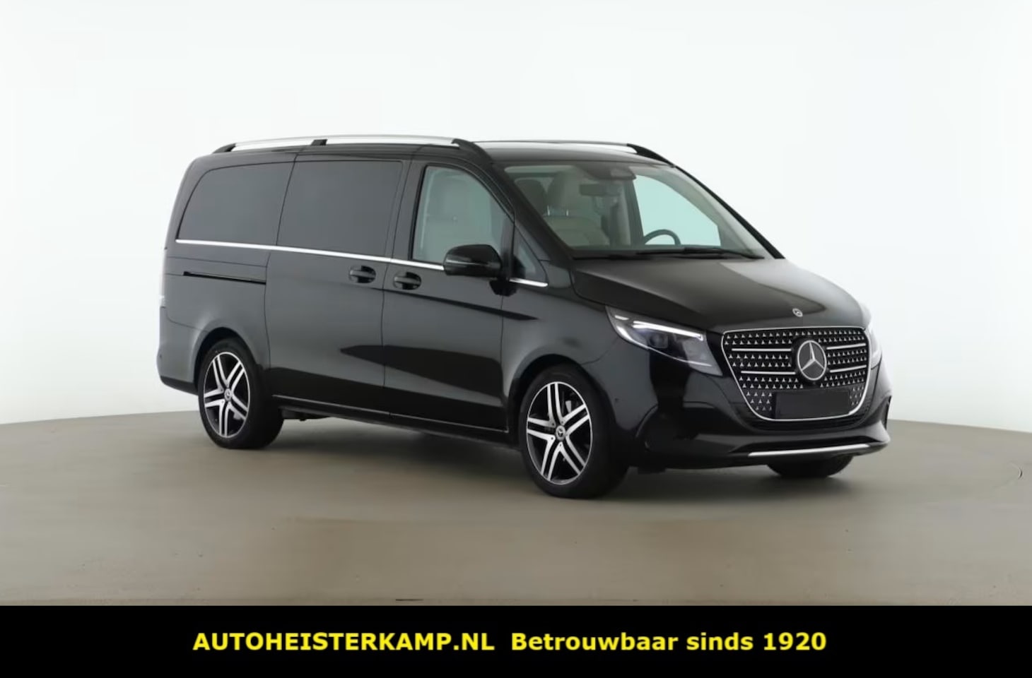 Mercedes-Benz V-klasse - 300 Benzine L2 Avantgarde 7-zitter Leder Panoramadak Distronic Stoelkoeling Burmester 19 I - AutoWereld.nl