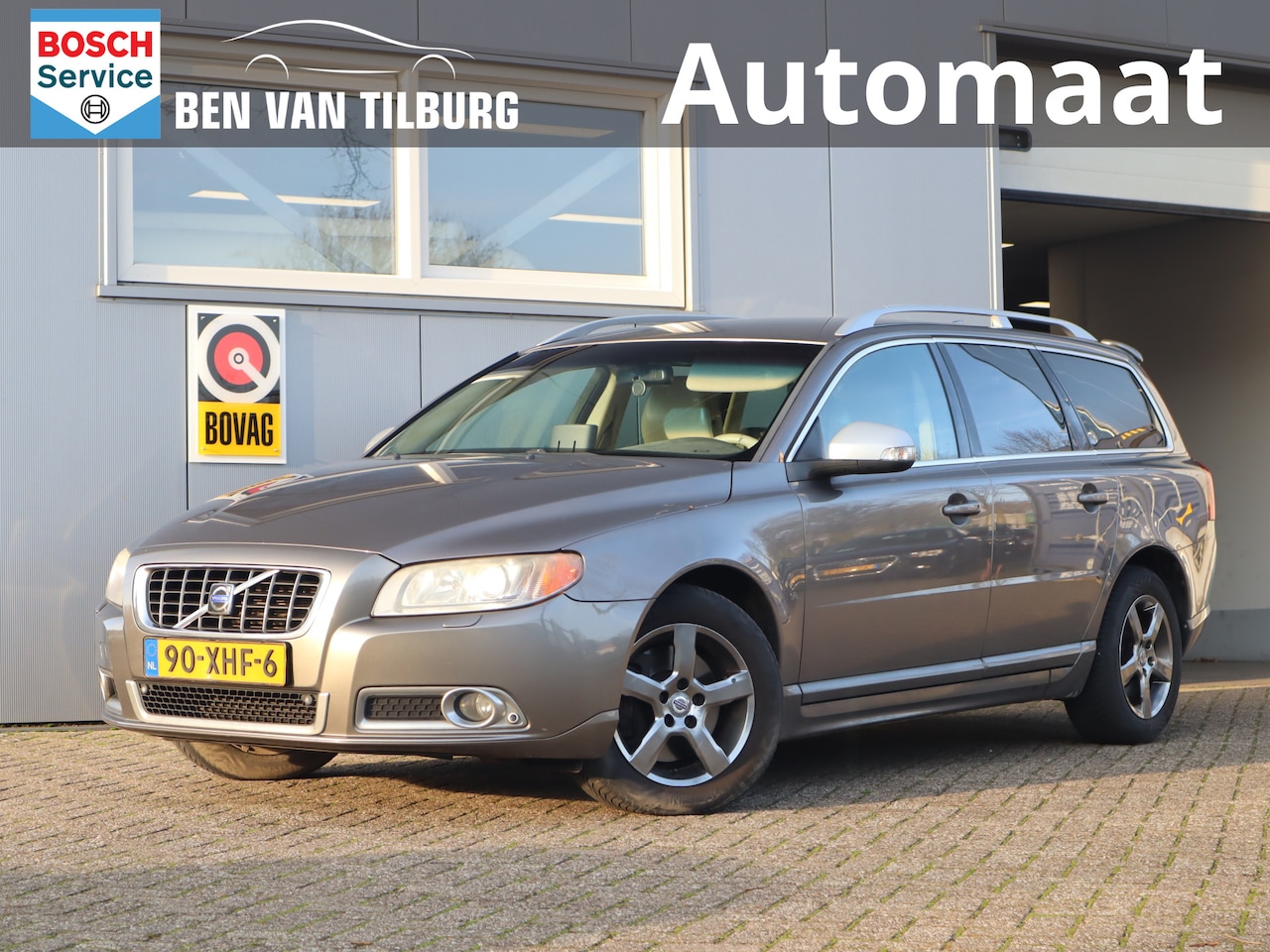 Volvo V70 - 2.4 D5 Summum / trekhaak / Dynaudio /  APK 25-02-2027 - AutoWereld.nl