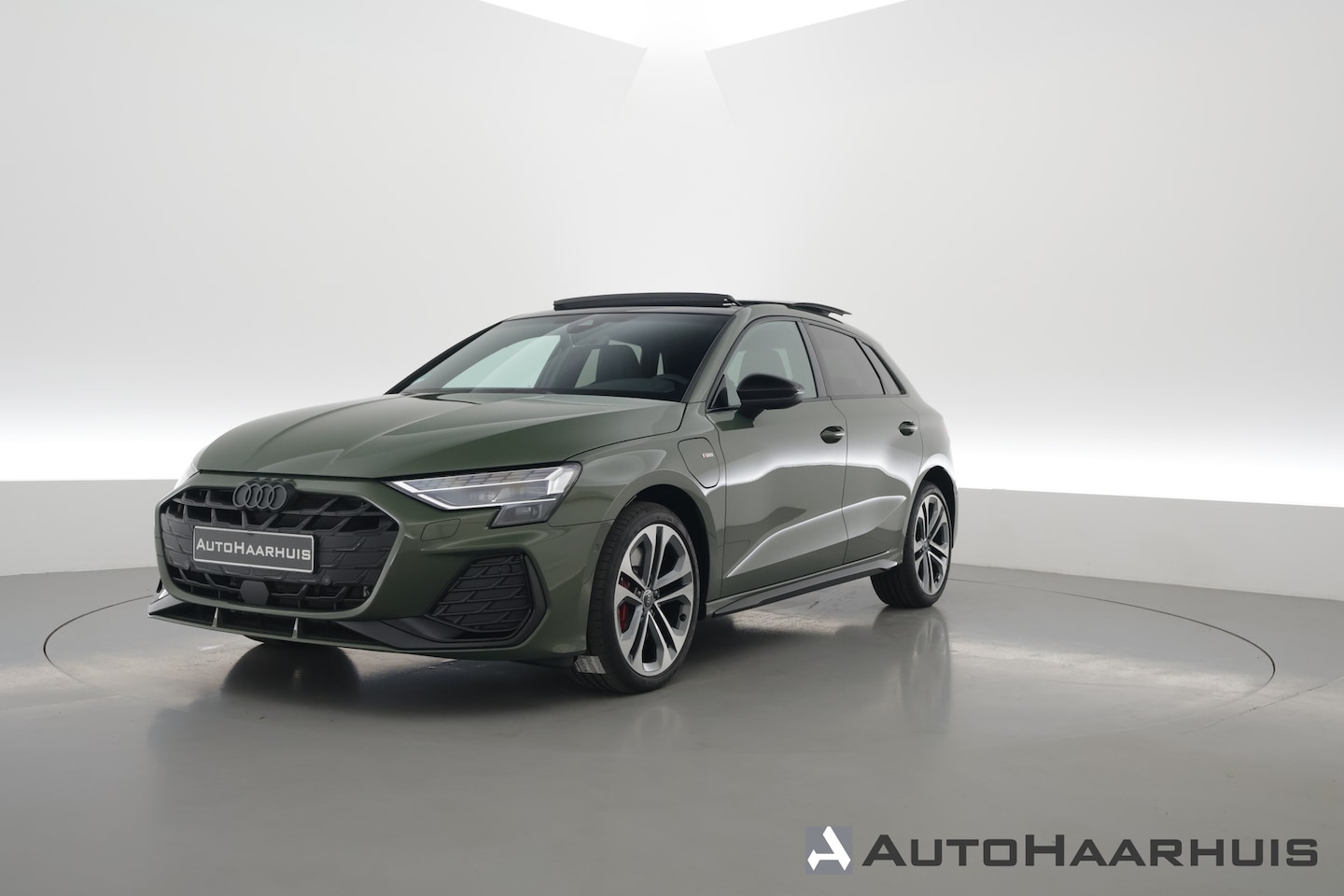 Audi A3 Sportback - 45 TFSI e S edition Competition | Pano |District green | Matrix LED | Adapt. Cruise | Came - AutoWereld.nl