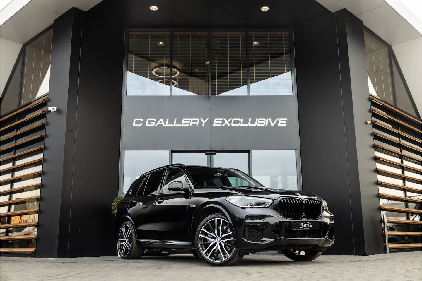 BMW X5 - xDrive45e High Executive - M Sport | Panorama | Laser | H&K | Memory | Luchtvering - AutoWereld.nl