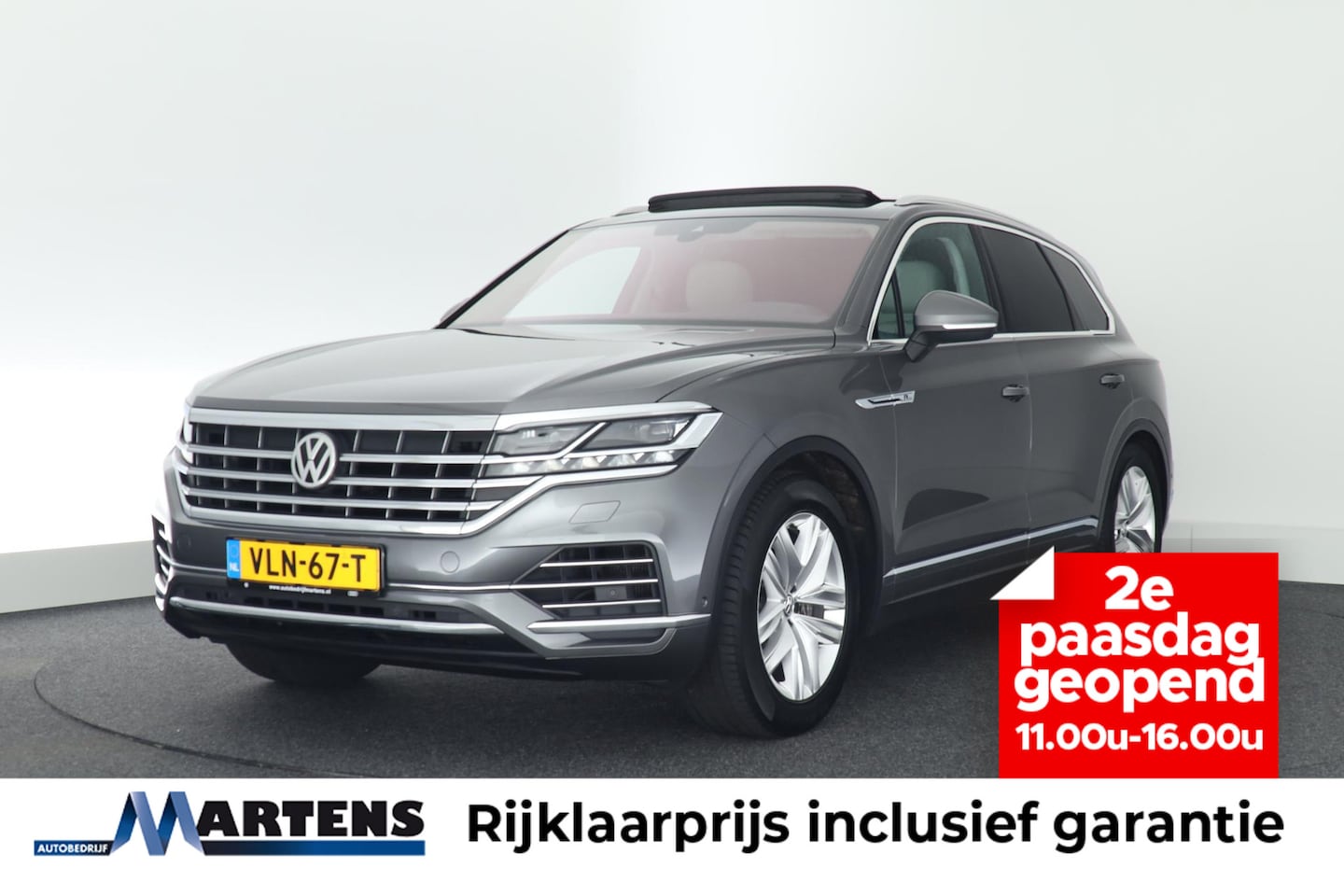 Volkswagen Touareg - 3.0 TDI 230pk R-Line Grijs Kenteken Trekhaak Camera Luchtvering Matrix Led Keyless Leder M - AutoWereld.nl