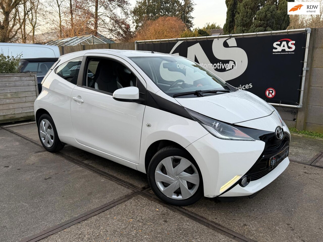 Toyota Aygo - 1.0 VVT-i x-play 1.0 VVT-i x-play - AutoWereld.nl