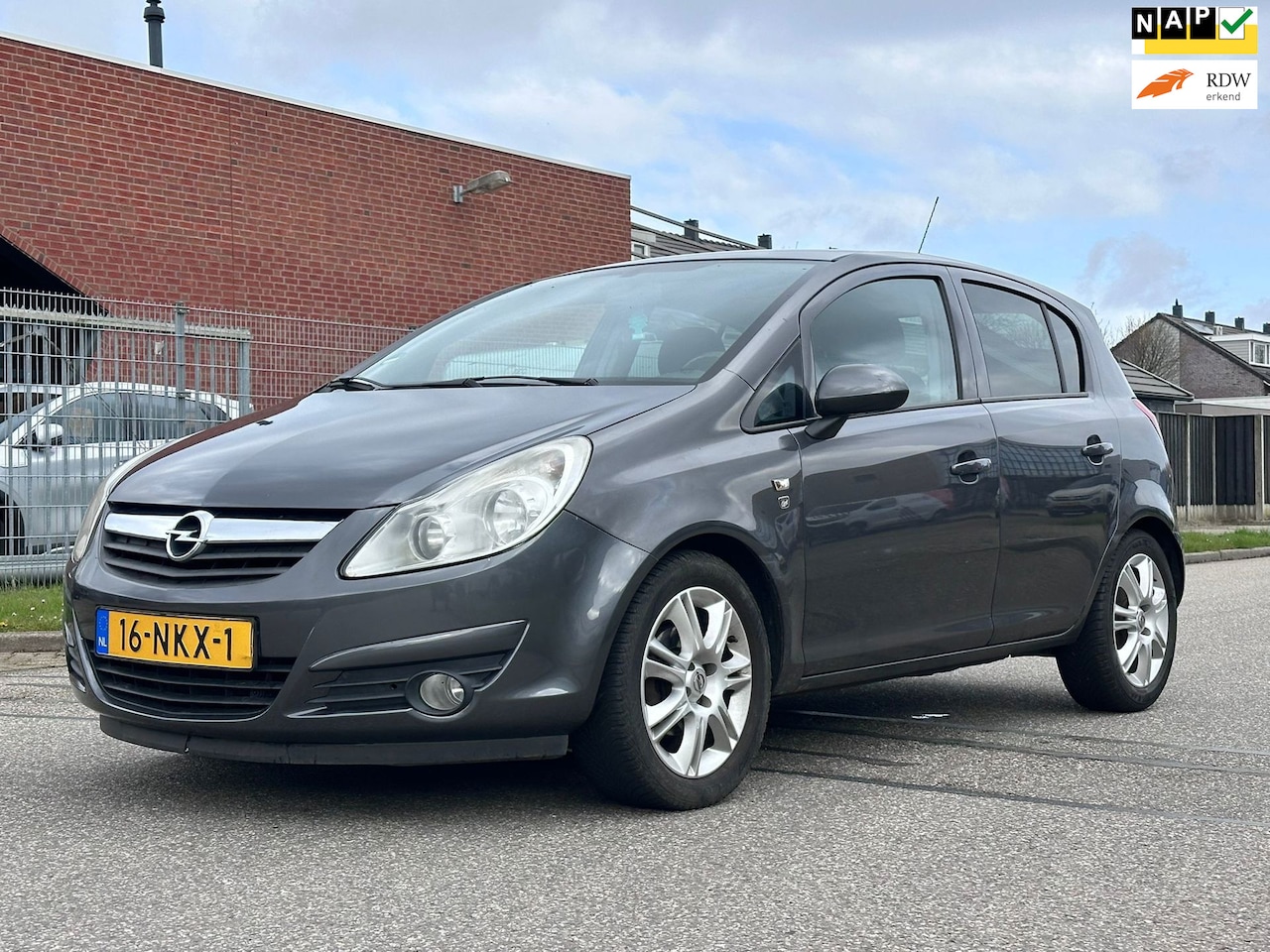 Opel Corsa - 1.4-16V '111' Edition 5DR*Cruise*18-03-2027 APK*Airco*NAP*LM velgen*Elektrische ramen* - AutoWereld.nl