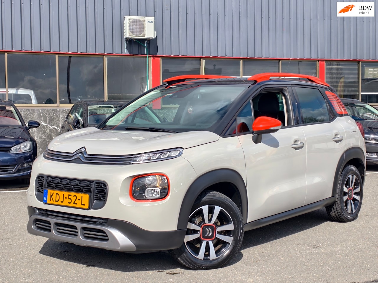 Citroën C3 Aircross - 1.2 PureTech S&S Shine // AIRCO / NAVI / CRUISE / PDC / AUTOMAAT - AutoWereld.nl