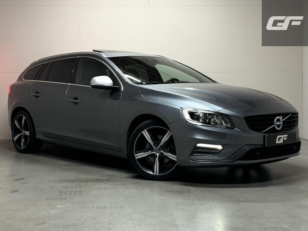 Volvo V60 - 2.0 T4 R-Design Pano Leer Camera Trekh. NAP - AutoWereld.nl