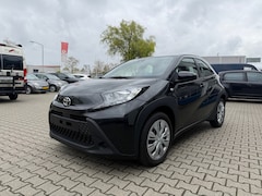 Toyota Aygo X - 1.0 VVT-i S-CVT Play Automaat stoelverwarming, keyless etc (RIJKLAARPRIJS)