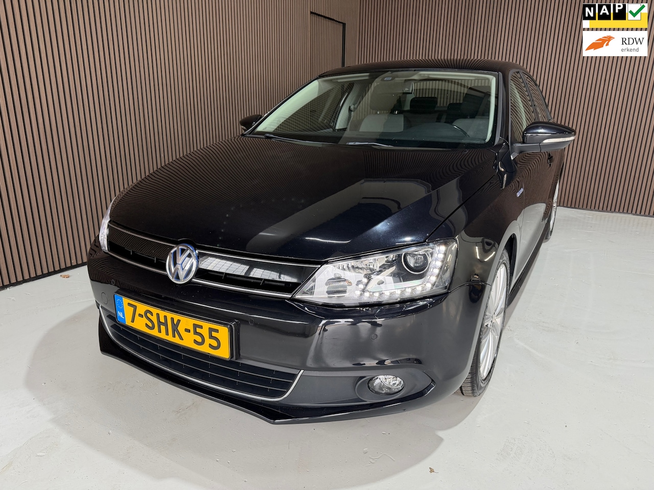 Volkswagen Jetta - 1.4 TSI Hybrid Highline/Navi/F1/DSG-7/Led/Xenon. - AutoWereld.nl