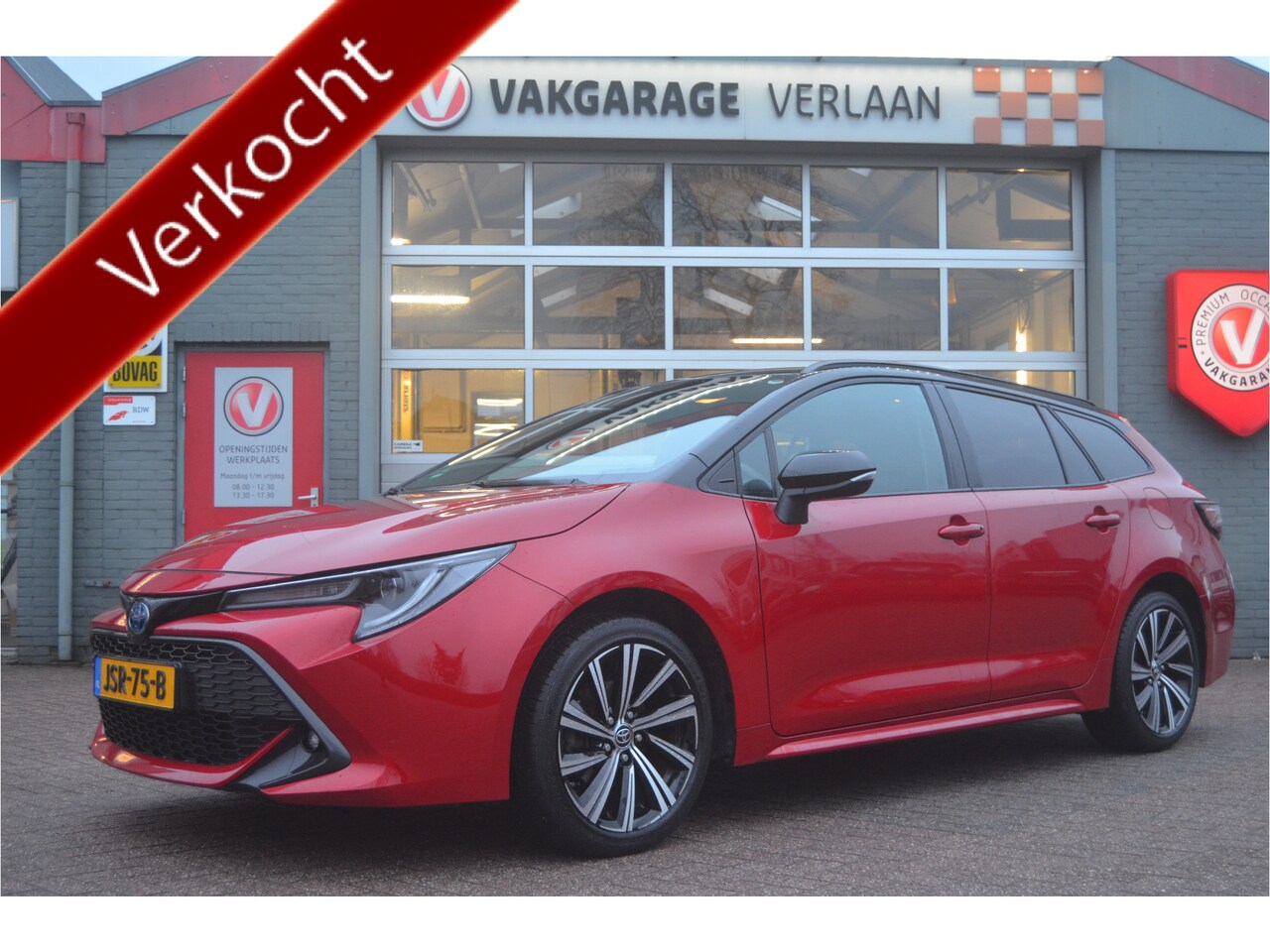 Toyota Corolla Touring Sports - 1.8 Hybrid Executive Bi-Tone, stuur en stoelverwarming - AutoWereld.nl