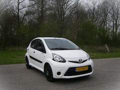 Toyota Aygo - 1.0 VVT-i Access . 5 Deurs . weinig km . eerste eigenaar . nette auto