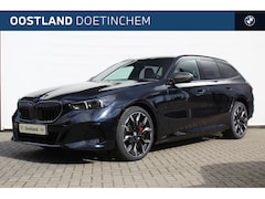 BMW 5-serie Touring - 530e M Sport Automaat / Panoramadak / Trekhaak / M Multifunctionele Stoelen / Parking Assi
