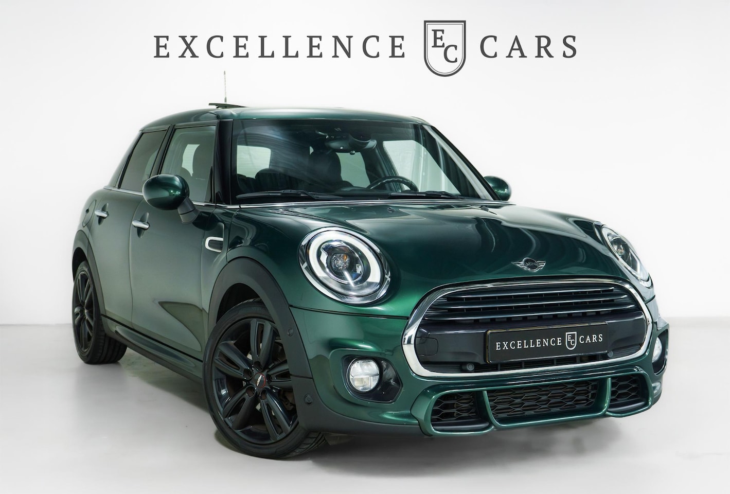 MINI Cooper - 1.5 Chili Serious Business PANO | LED | JCW pakket - AutoWereld.nl