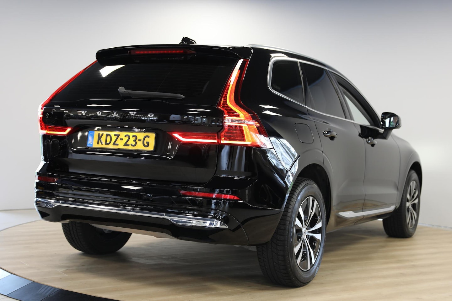 Volvo XC60 - 2.0 Recharge T6 AWD Inscription | Schuif- Kanteldak | Camera - AutoWereld.nl