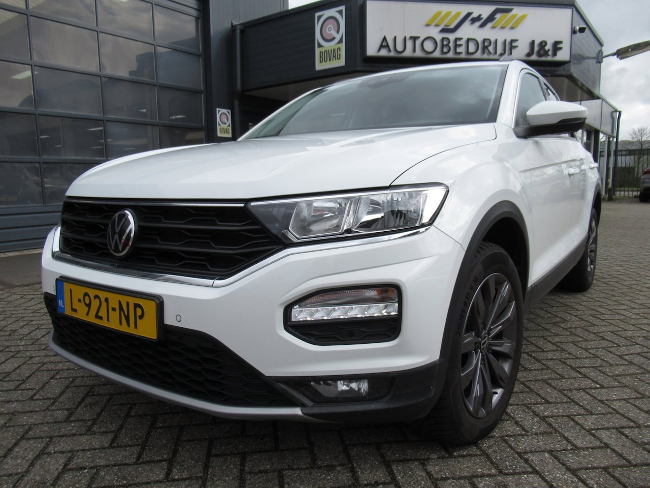Volkswagen T-Roc - 1.5 TSI Style / AUTOMAAT / NAV / Carplay / Clima / ACC - AutoWereld.nl