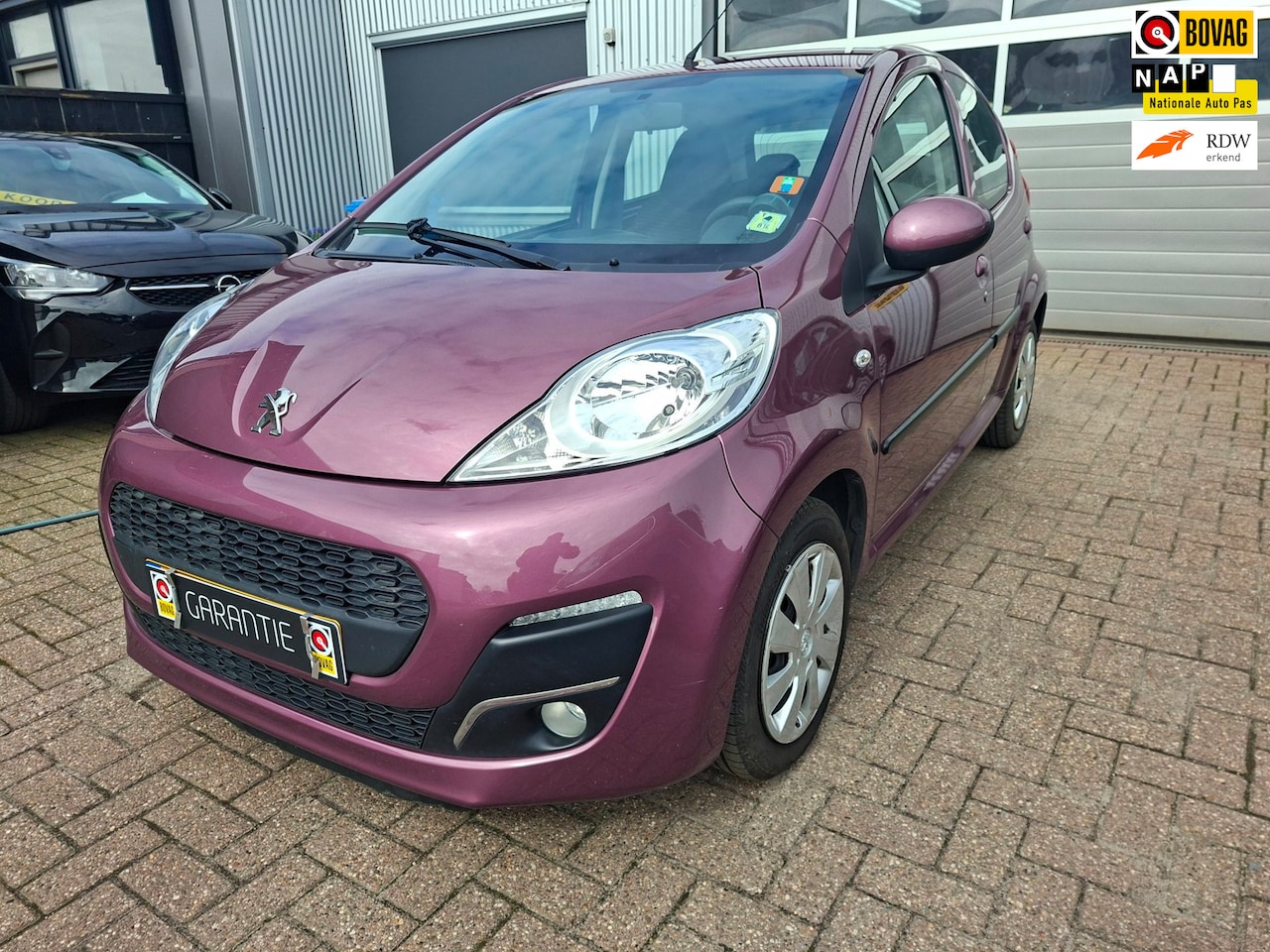 Peugeot 107 - 1.0 Active 5 Deurs Airco Isofix CV op afstand. - AutoWereld.nl