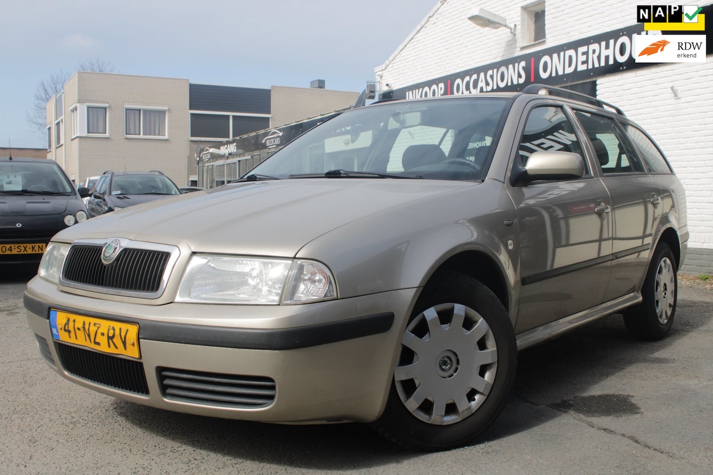 Skoda Octavia Combi - 1.6 Comfort | Airco | Elec ramen | Cruise control - AutoWereld.nl