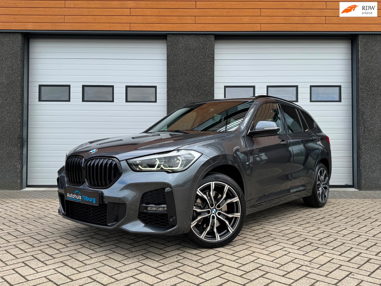 BMW X1 - SDrive20i LCI M-Sport Pano Keyless Leder HUD - AutoWereld.nl