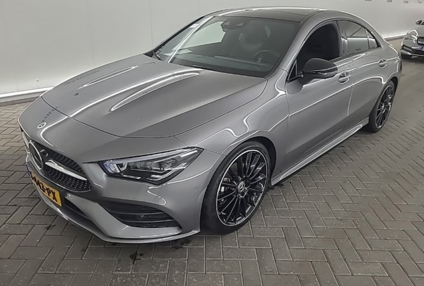 Mercedes-Benz CLA-Klasse - 180 AMG ORG.NED / PANORAMADAK / HEAD- UP / SFEERVERLICHTING / EL.STOELEN / 19INCH / NIGHT- - AutoWereld.nl