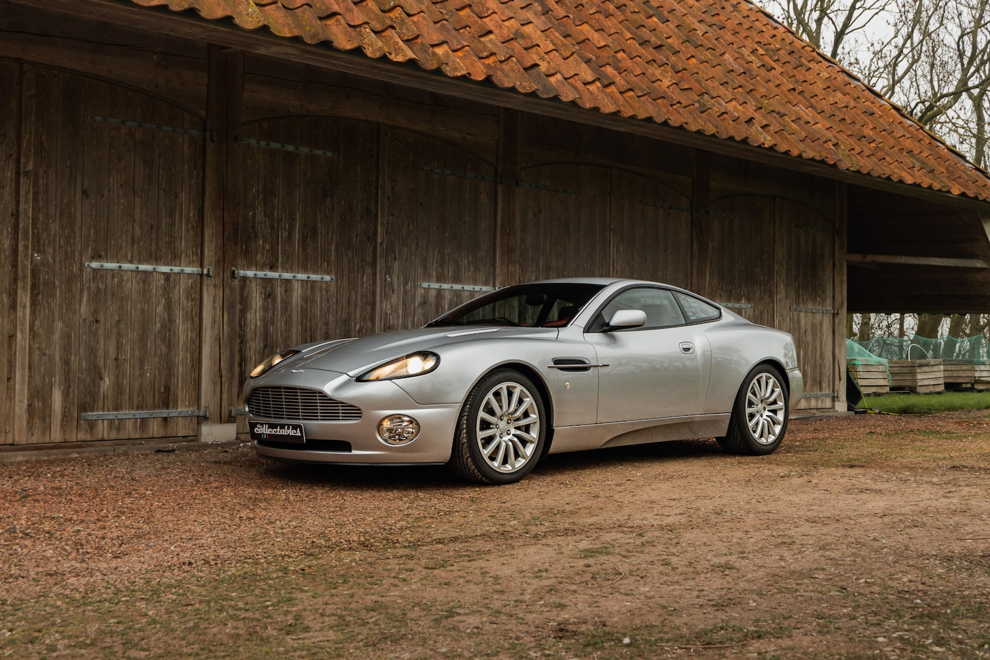 Aston Martin V12 Vanquish - 5.9 5.9, slechts 3.696km - AutoWereld.nl